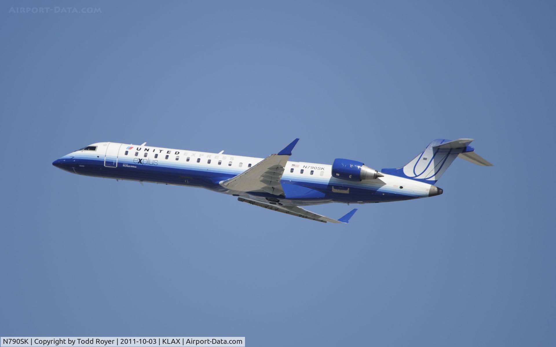 N790SK, 2009 Canadair CL-600-2C10 Regional Jet CRJ-700 C/N 10292, Departing LAX