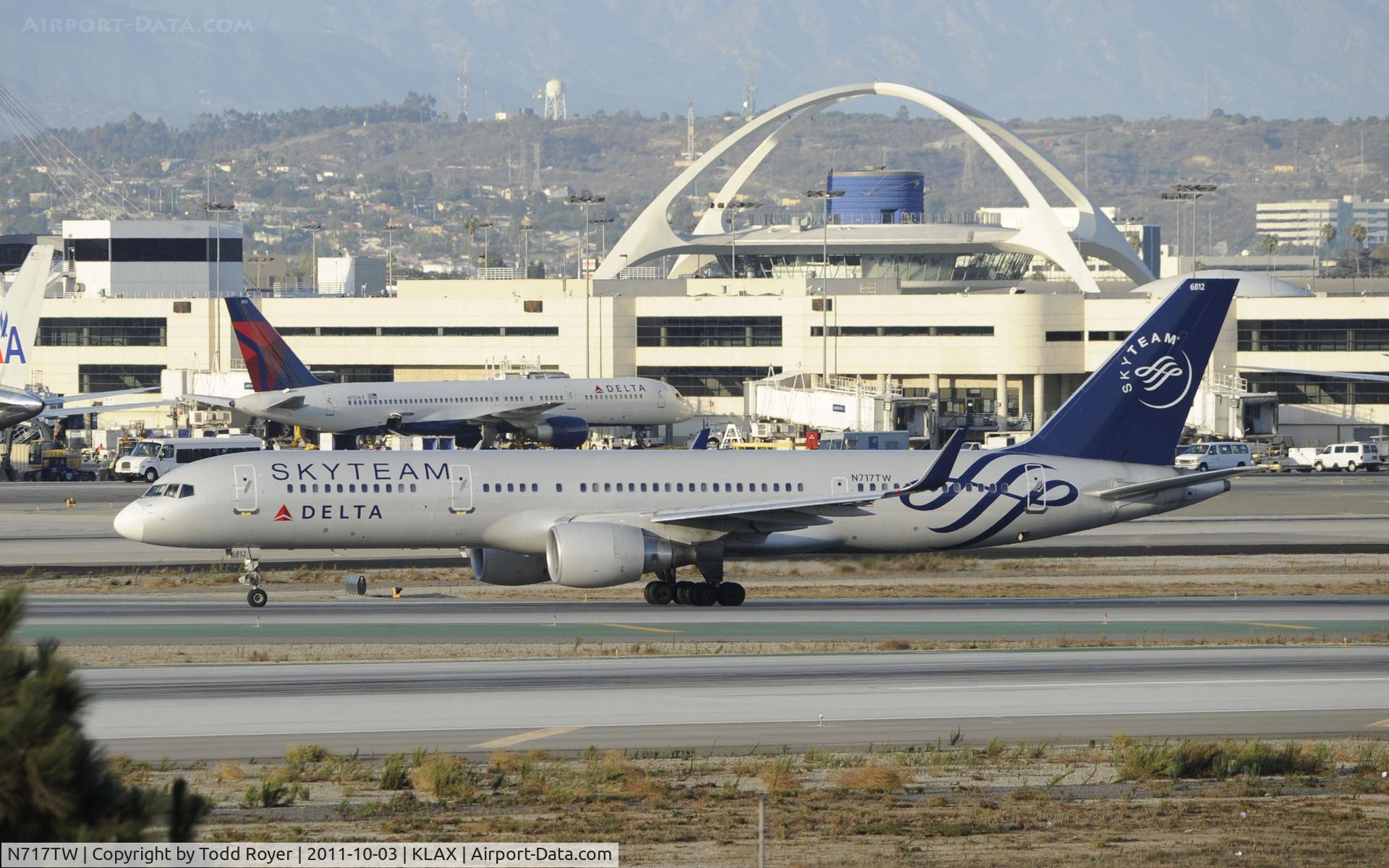 N717TW, 1999 Boeing 757-231 C/N 28485, Arriving at LAX