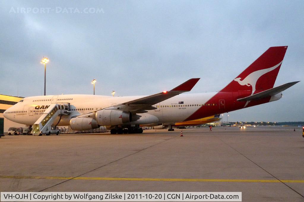 VH-OJH, 1990 Boeing 747-438 C/N 24806, Diversion FRA