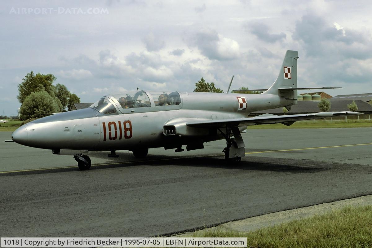 1018, 1978 PZL-Mielec TS-11 Iskra C/N 1H-1018, taxying to the apron