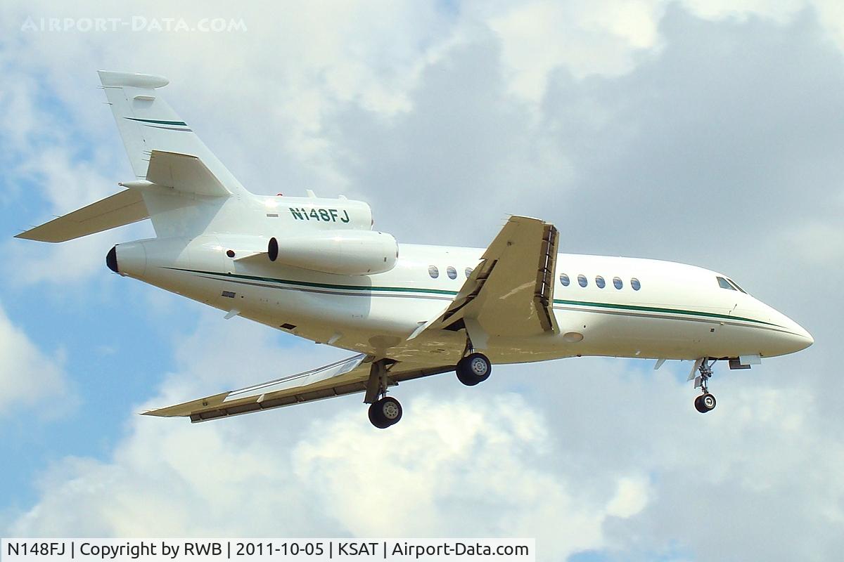 N148FJ, 1994 Dassault Falcon 900 C/N 148, Landing 12R