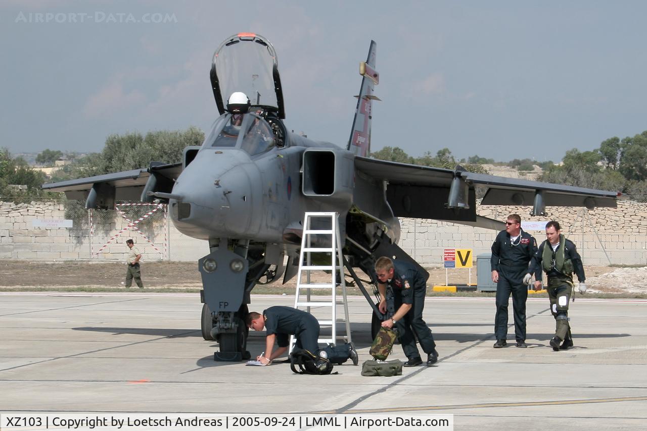 XZ103, 1976 Sepecat Jaguar GR.3A C/N S.104, preparation for takeoff