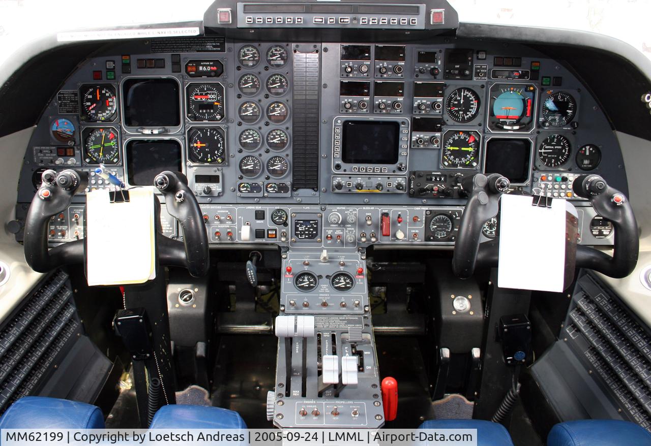 MM62199, Piaggio P-180AM Avanti C/N 1041, working station Piaggio P-180