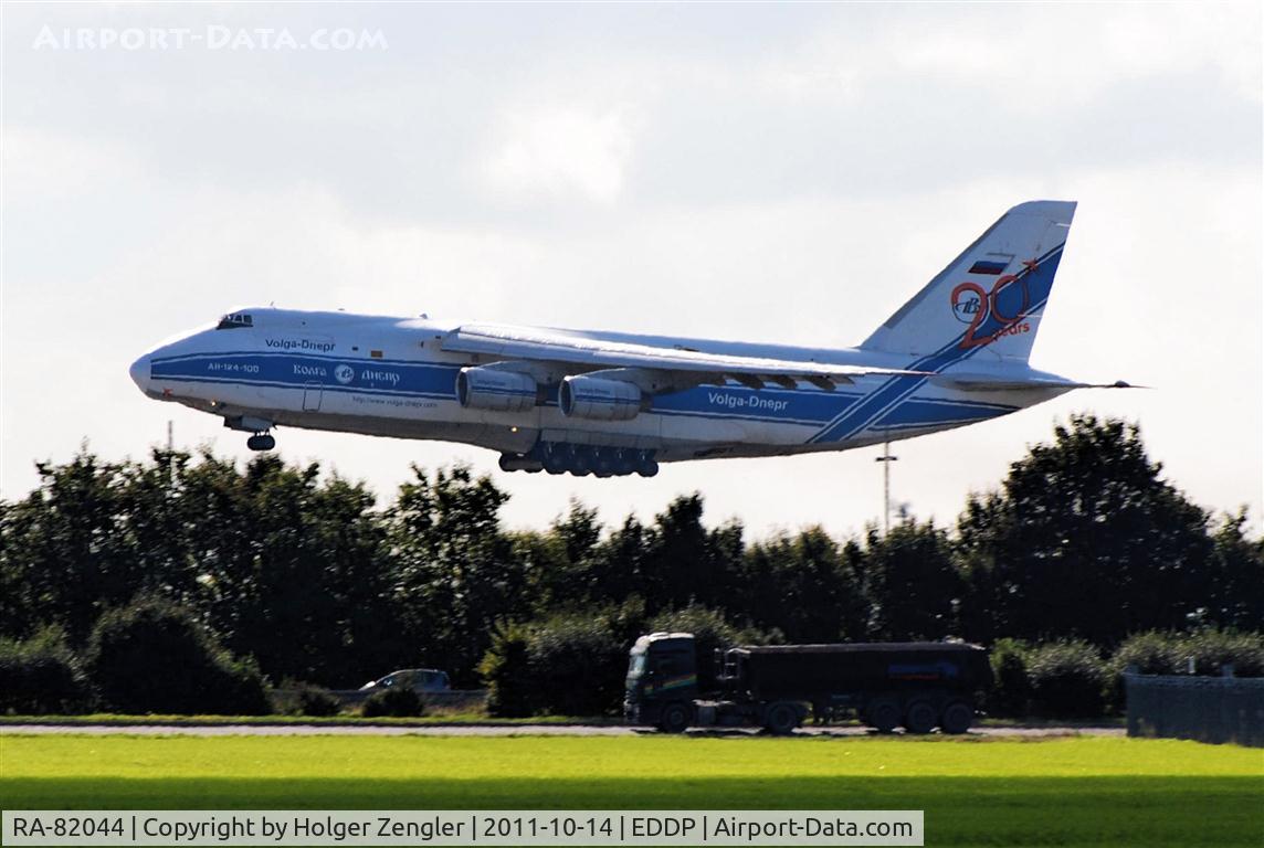 RA-82044, 1991 Antonov An-124-100 Ruslan C/N 9773054155109, Take-off on runway 08R......
