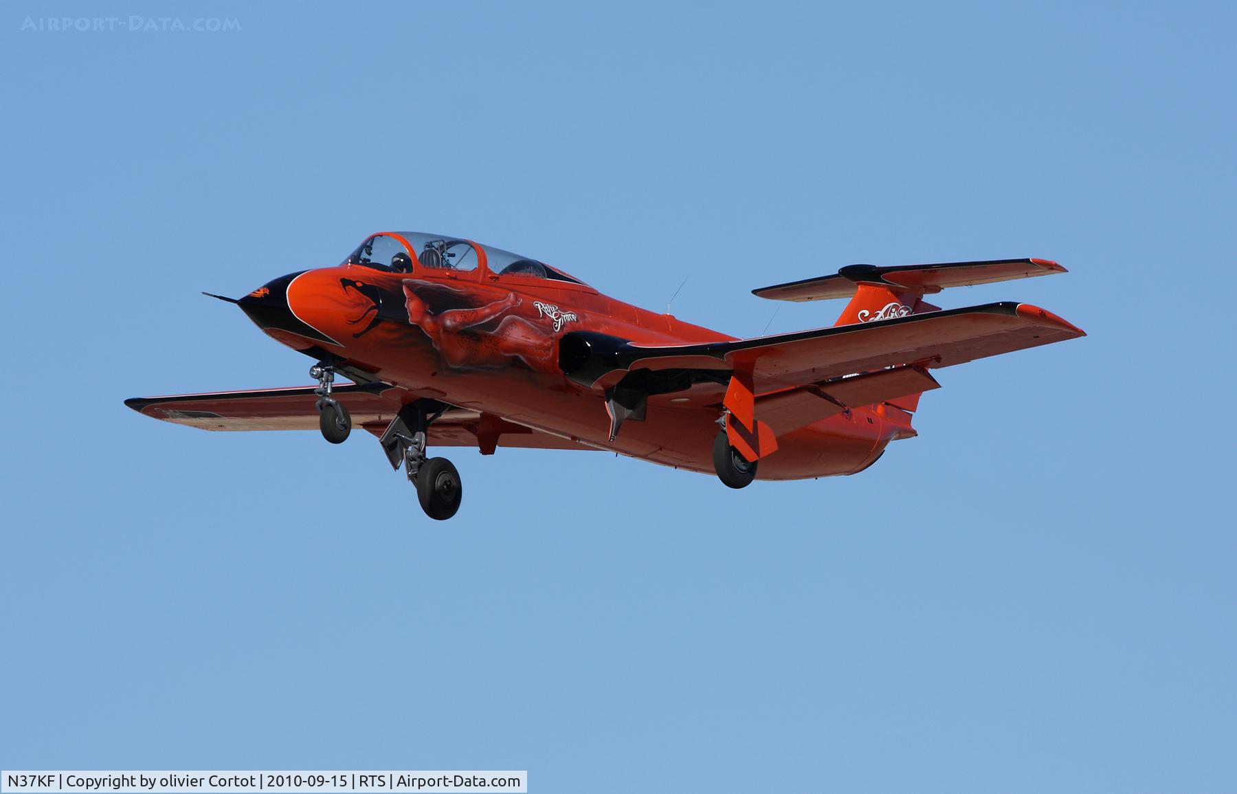 N37KF, Aero L-29 Delfin C/N 993233, nice nose-art !