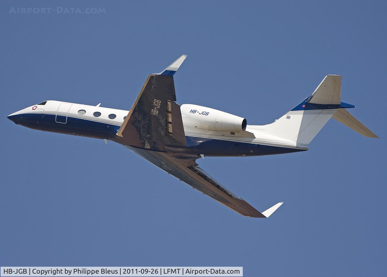 HB-JGB, 2008 Gulfstream Aerospace GIV-X (G450) C/N 4130, Climbing from rwy 31R.