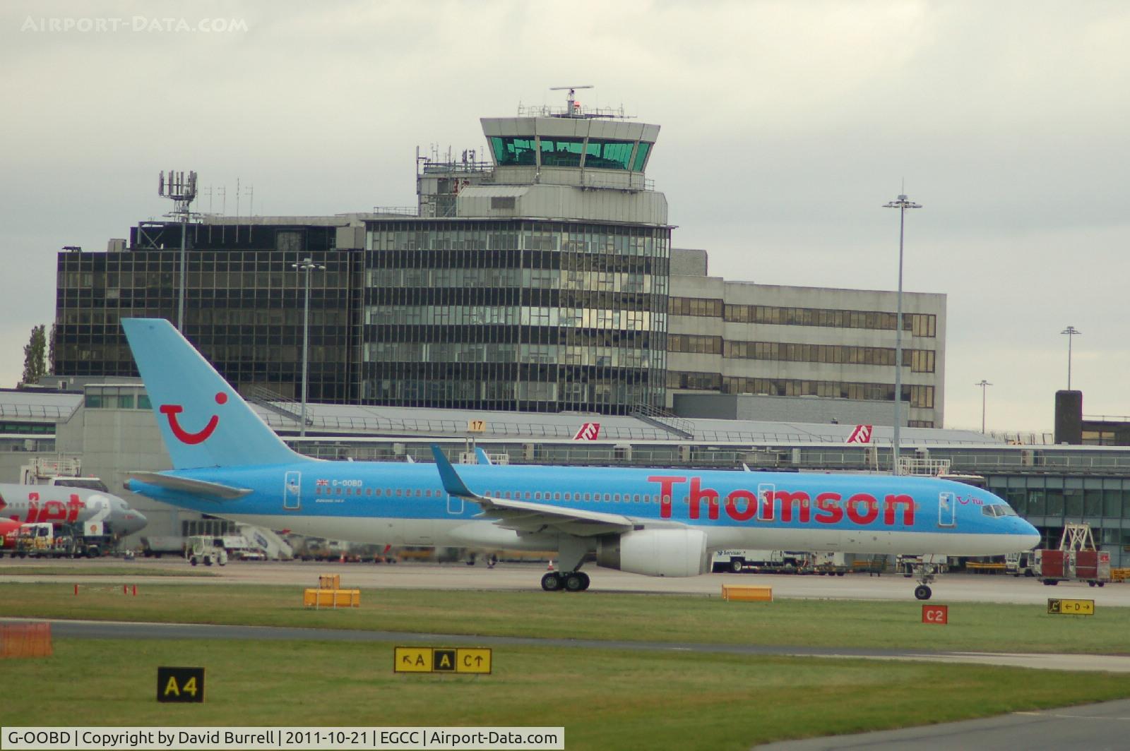 G-OOBD, 2003 Boeing 757-28A C/N 33099, Thomson Boeing 757-28A  taxiing Manchester
