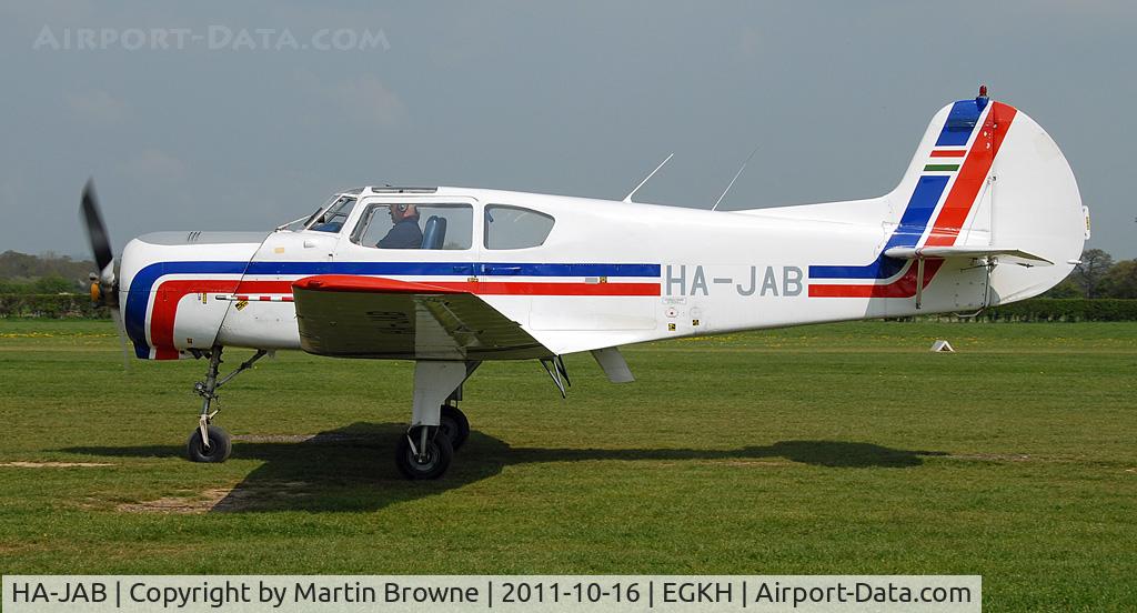 HA-JAB, 1978 Yakovlev Yak-18T C/N 2220202-3842, SHOT AT HEADCORN