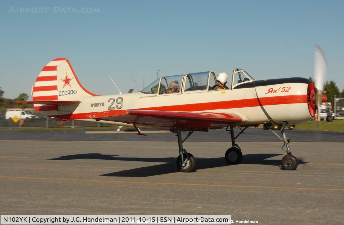 N102YK, 1991 Yakovlev Yak-52 C/N 9111309, taxiing at Easton MD