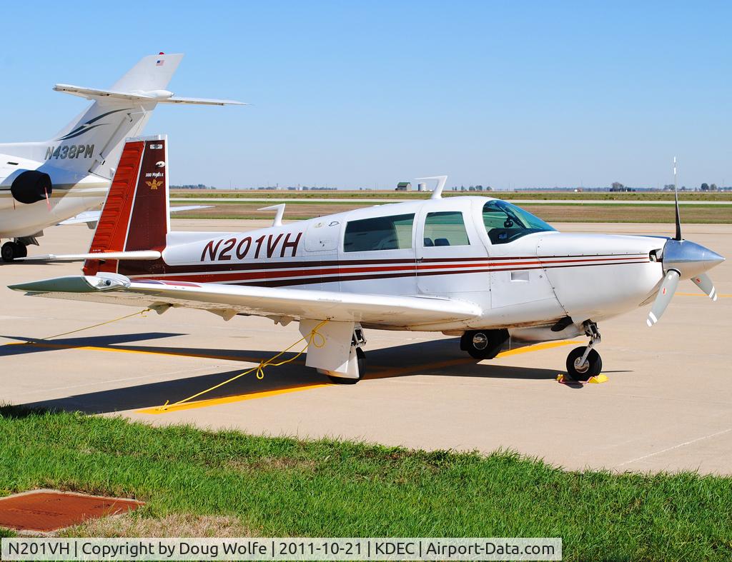 N201VH, 1977 Mooney M20J 201 C/N 24-0397, Old single engine prop at Decatur, Illinois.