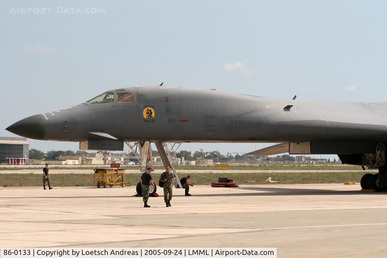 86-0133, 1986 Rockwell B-1B Lancer C/N 93, Bomber and Crewmembers