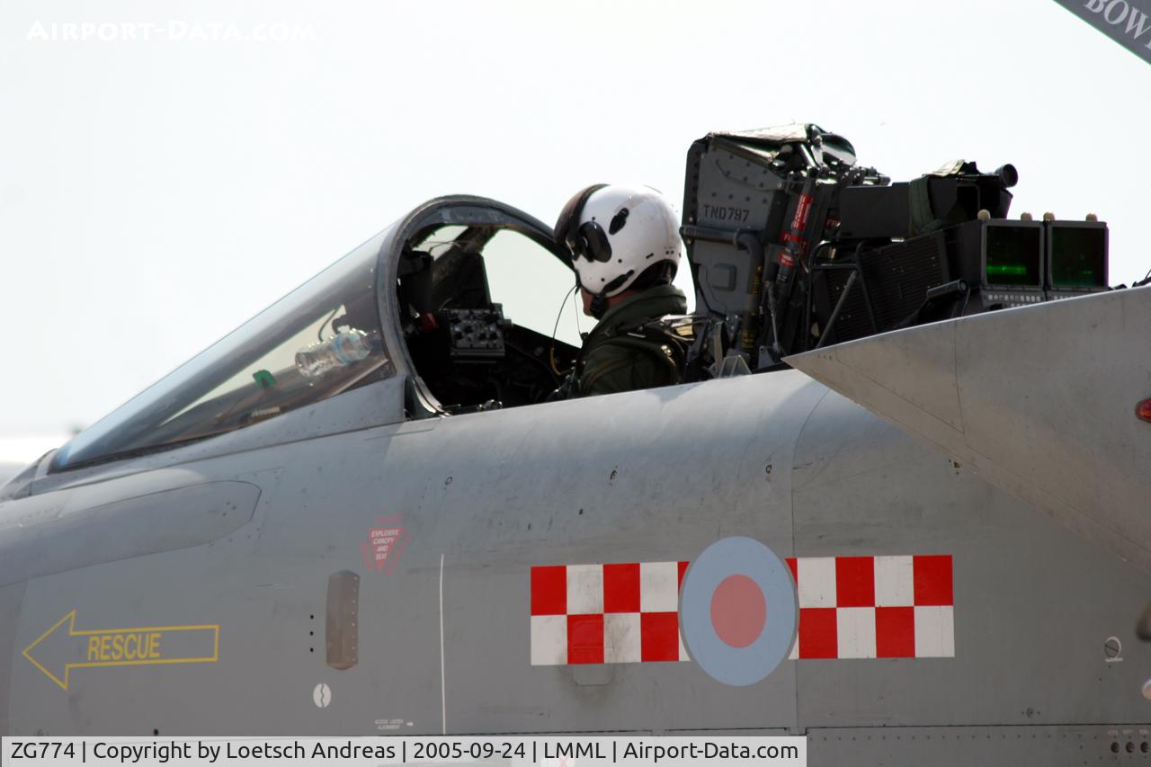 ZG774, 1992 Panavia Tornado F.3 C/N 904/AS138/3446, starts his engine