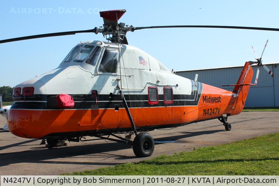 N4247V, Sikorsky S-58JT C/N 58-1547, On the ramp at Newark, Ohio