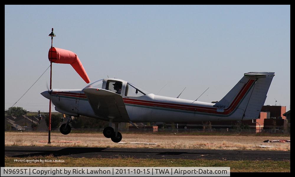 N9695T, 1978 Piper PA-38-112 Tomahawk C/N 38-78A0157, Takeoff from TWA Amarillo, Texas.