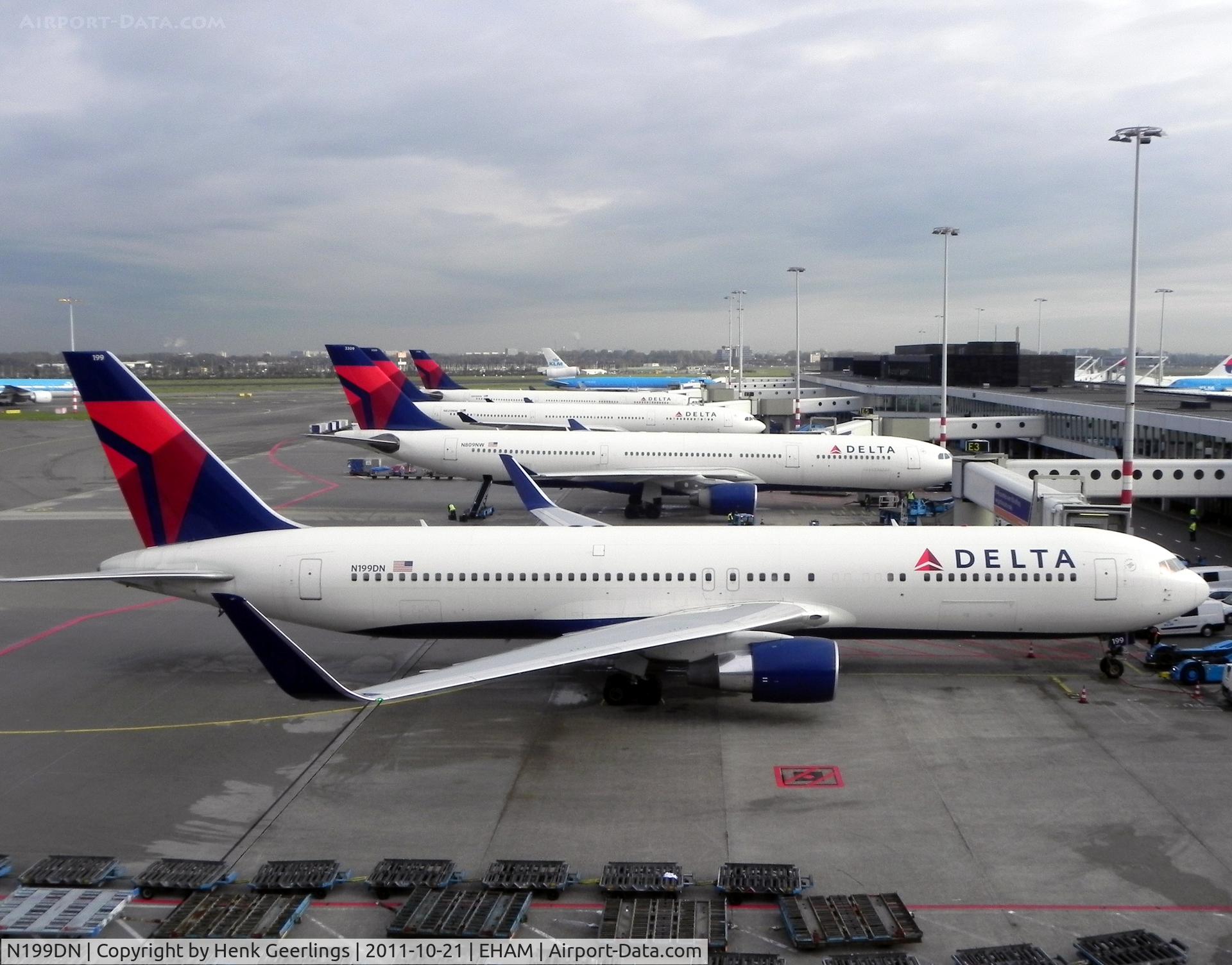 N199DN, 1998 Boeing 767-332/ER C/N 28456, Delta