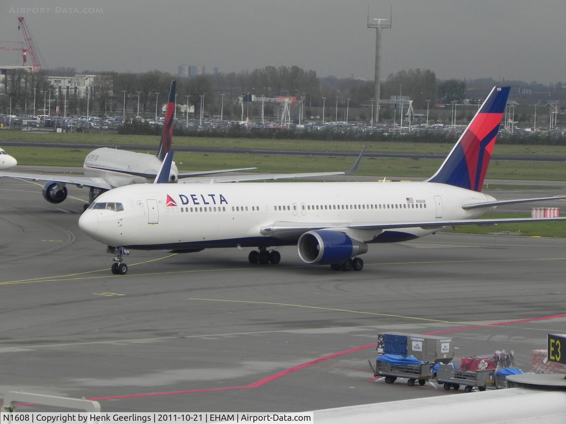 N1608, 2000 Boeing 767-332 C/N 30573, Delta