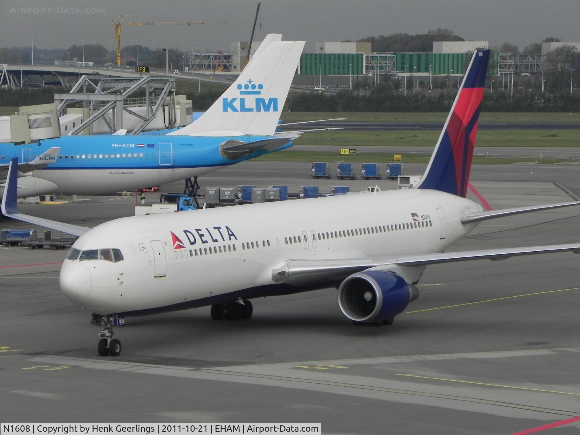 N1608, 2000 Boeing 767-332 C/N 30573, Delta