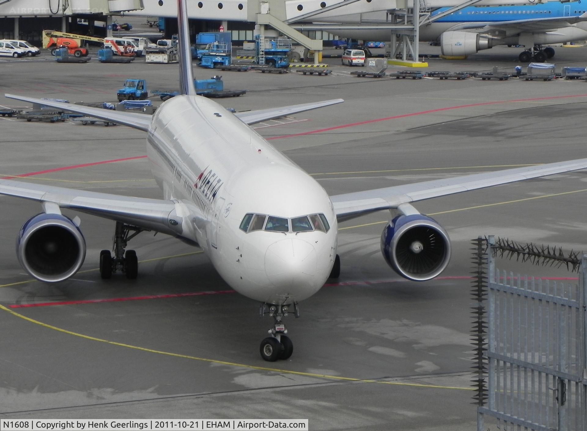 N1608, 2000 Boeing 767-332 C/N 30573, Delta