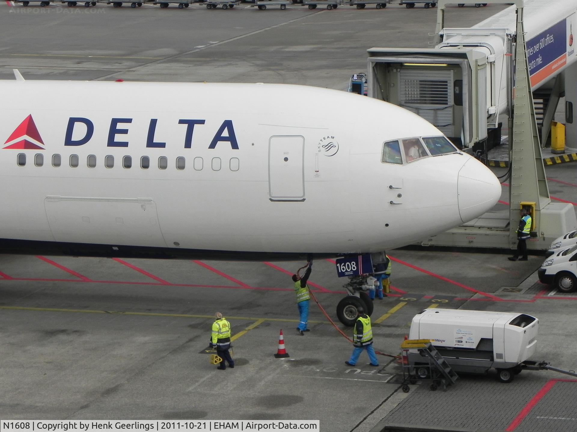 N1608, 2000 Boeing 767-332 C/N 30573, Delta