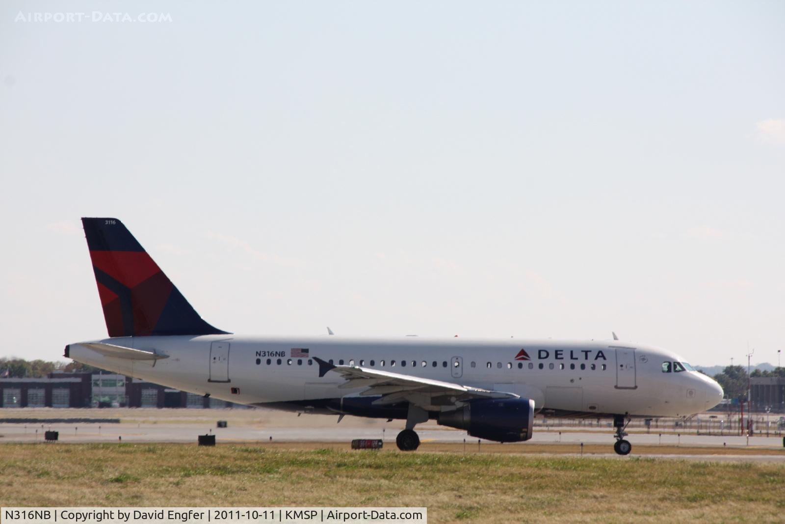 N316NB, 2000 Airbus A319-114 C/N 1249, @ KMSP