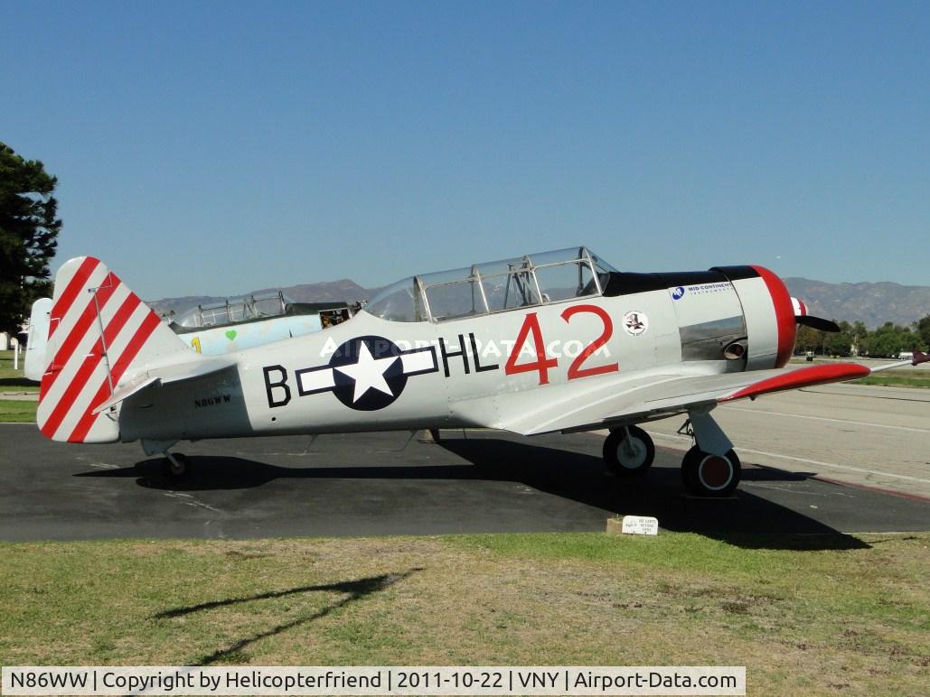 N86WW, 1956 North American SNJ-4 Texan C/N 88-12291, Parked at Condor Squadron