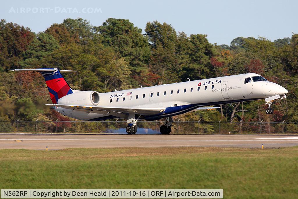N562RP, 2002 Embraer ERJ-145LR (EMB-145LR) C/N 145451, Delta Connection (Chautauqua Airlines) N562RP (FLT CHQ6095) from Cincinnati Northern Kentucky Int'l (KCVG) landing RWY 23.