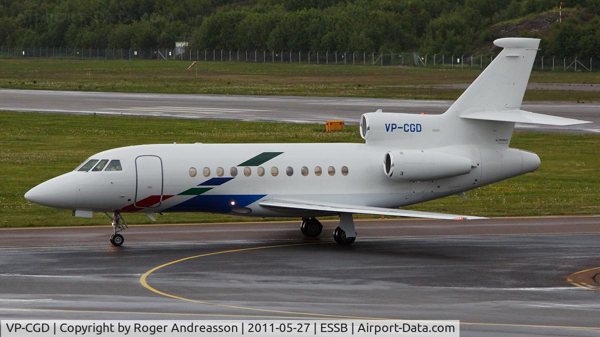 VP-CGD, 2000 Dassault Falcon 900EX C/N 65, Taxiing to Grafair