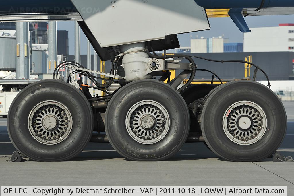 OE-LPC, 2002 Boeing 777-2Z9/ER C/N 29313, Austrian Airlines Boeing 777-200