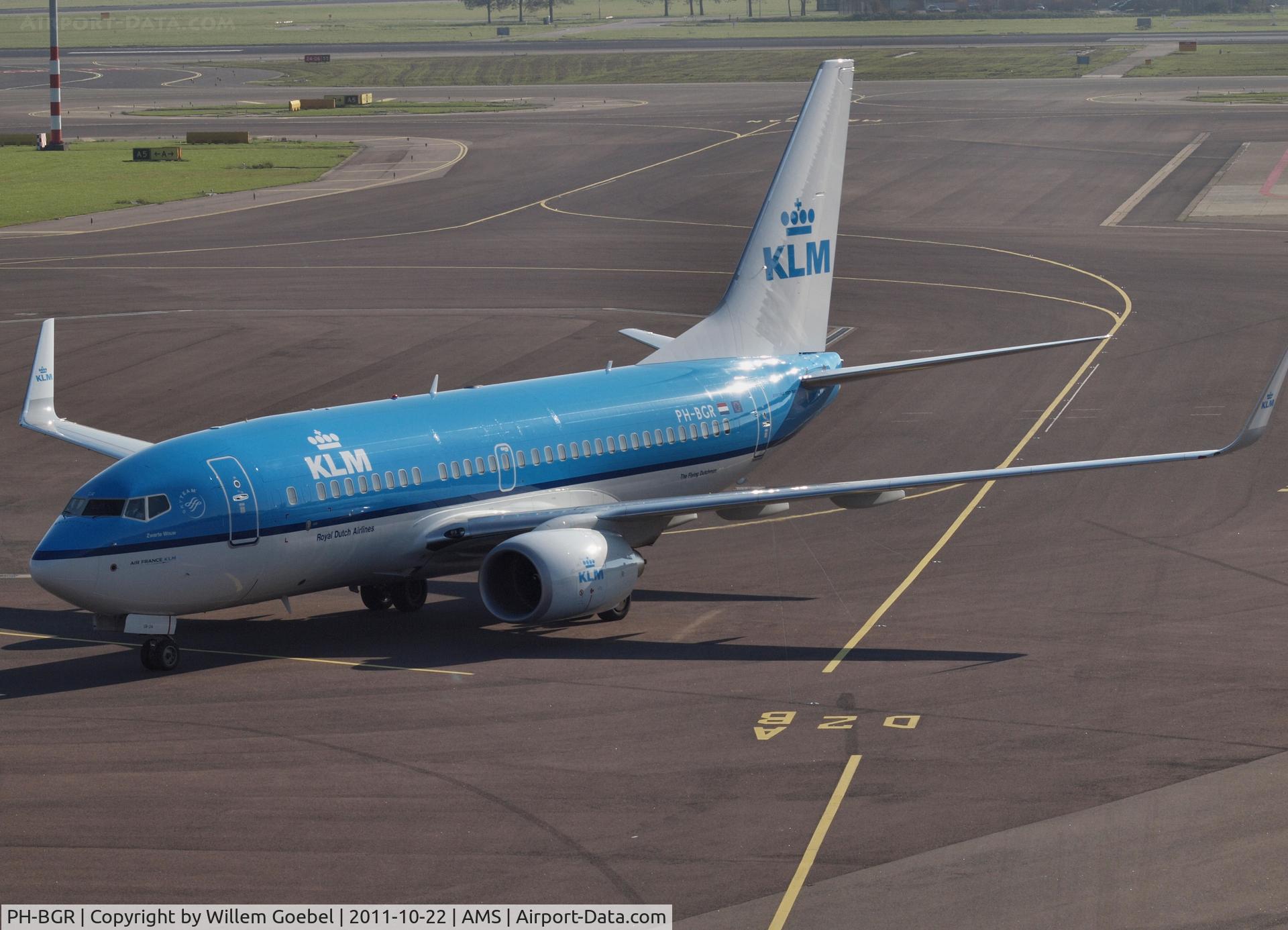 PH-BGR, 2011 Boeing 737-7K2 C/N 39446, Taxi to the gate