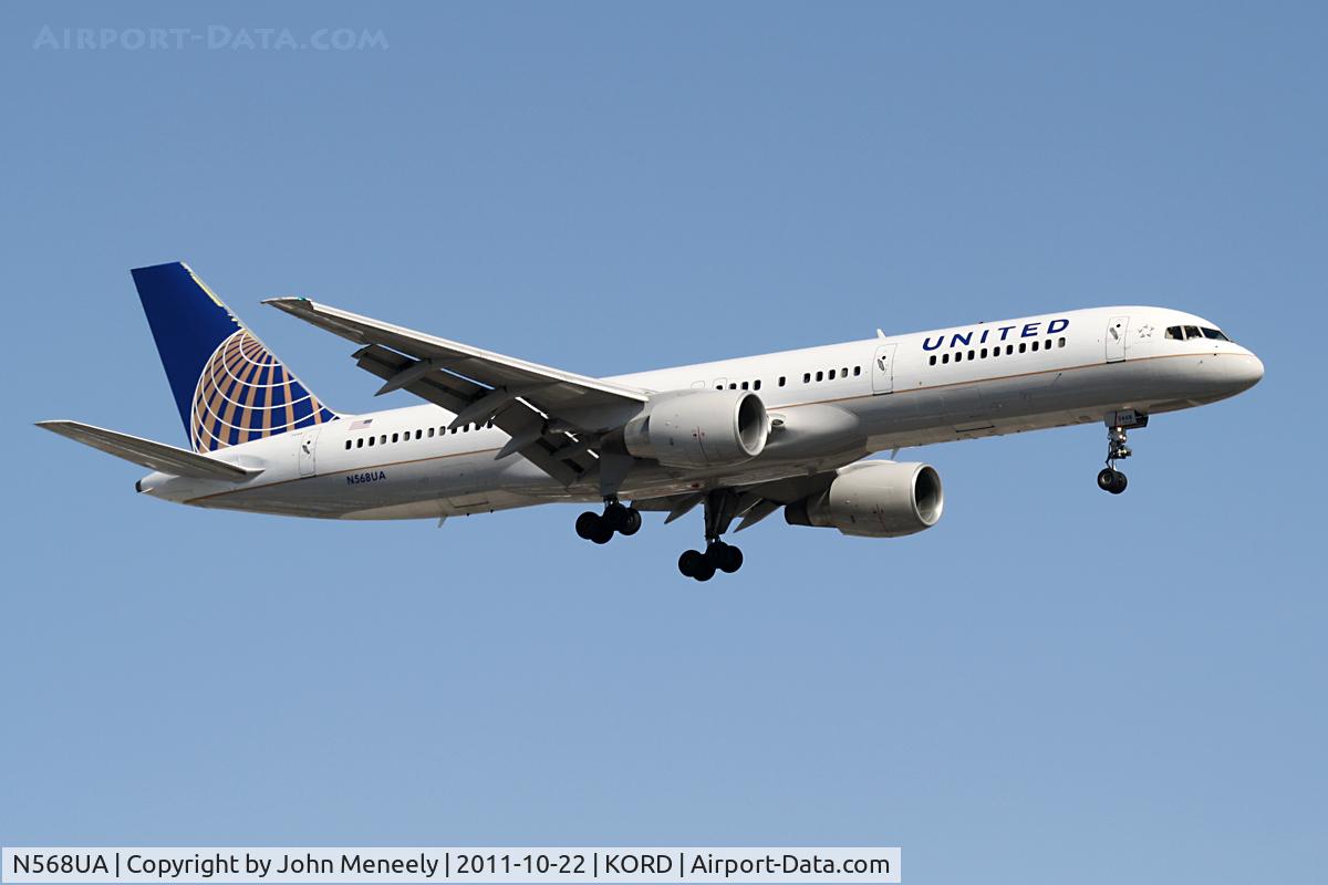 N568UA, 1992 Boeing 757-222 C/N 26674, Short final for 14R