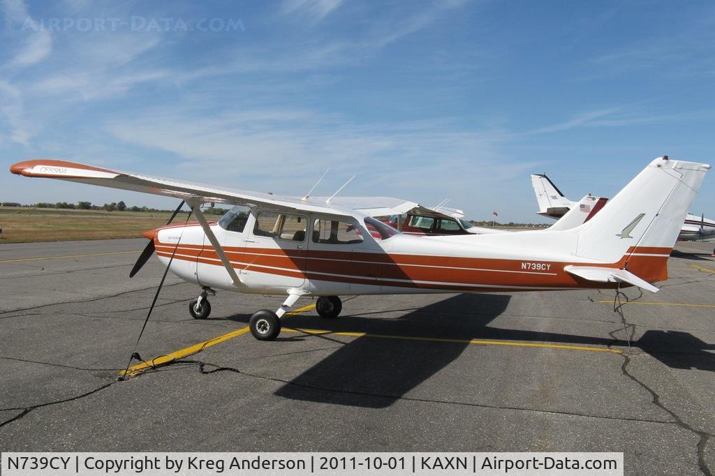 N739CY, 1978 Cessna 172N C/N 17270448, Cessna 172N Skyhawk on the line.
