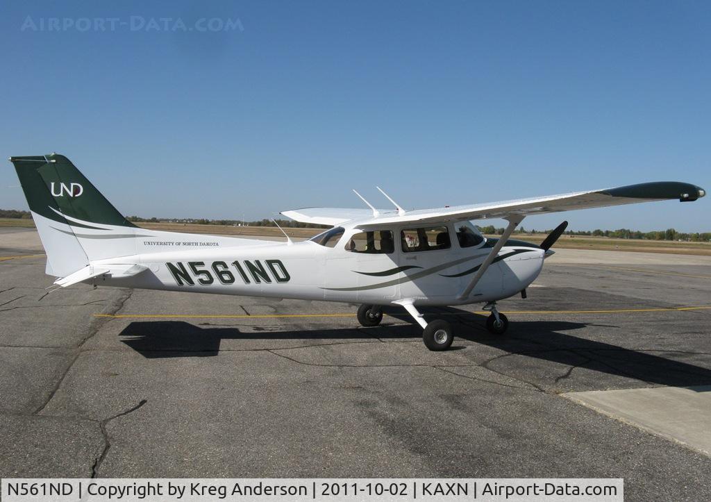 N561ND, Cessna 172S C/N 172S11099, University of North Dakota Cessna 172S Skyhawk on the line.