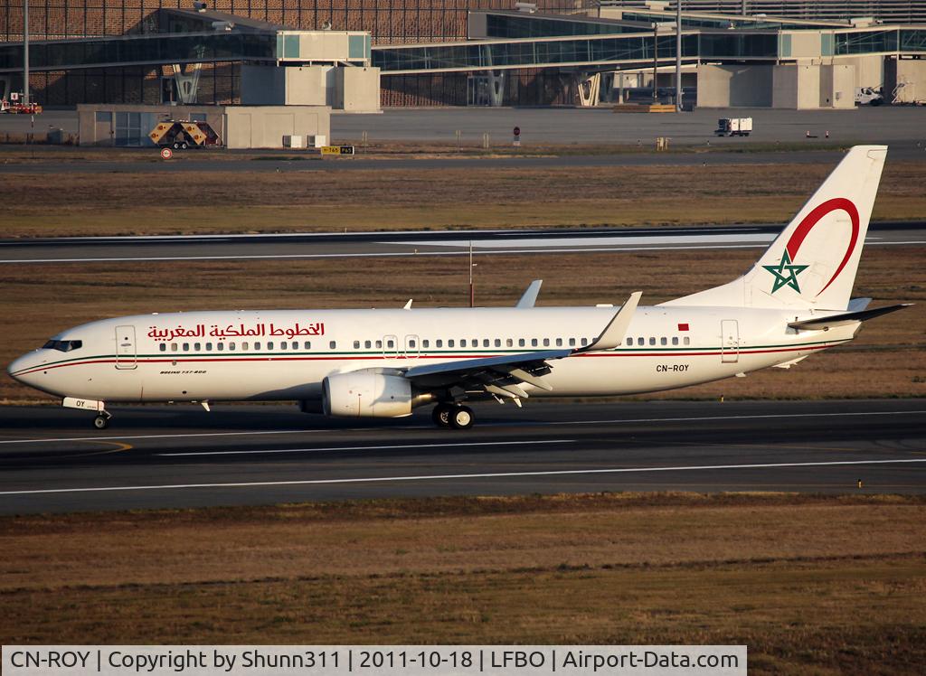 CN-ROY, 2010 Boeing 737-8B6 C/N 33070, Backtracking rwy 32L to the Terminal...