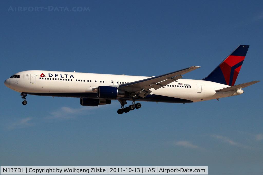 N137DL, 1991 Boeing 767-332 C/N 25306, visitor