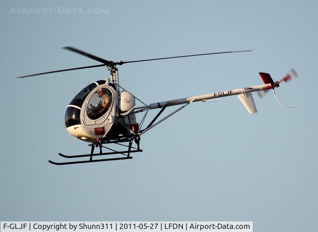 F-GLJF, Schweizer 269C C/N S-1550, Arriving for Rochefort Airshow 2011