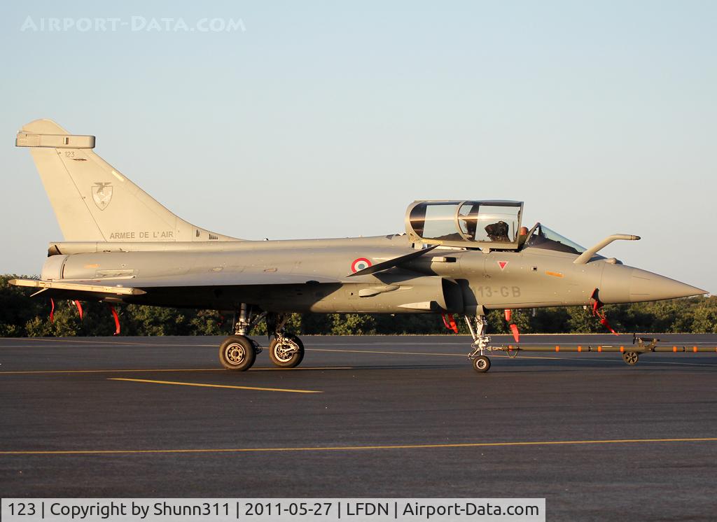 123, 2010 Dassault Rafale C C/N 123, Moved to the civil apron before Rochefort Airshow 2011