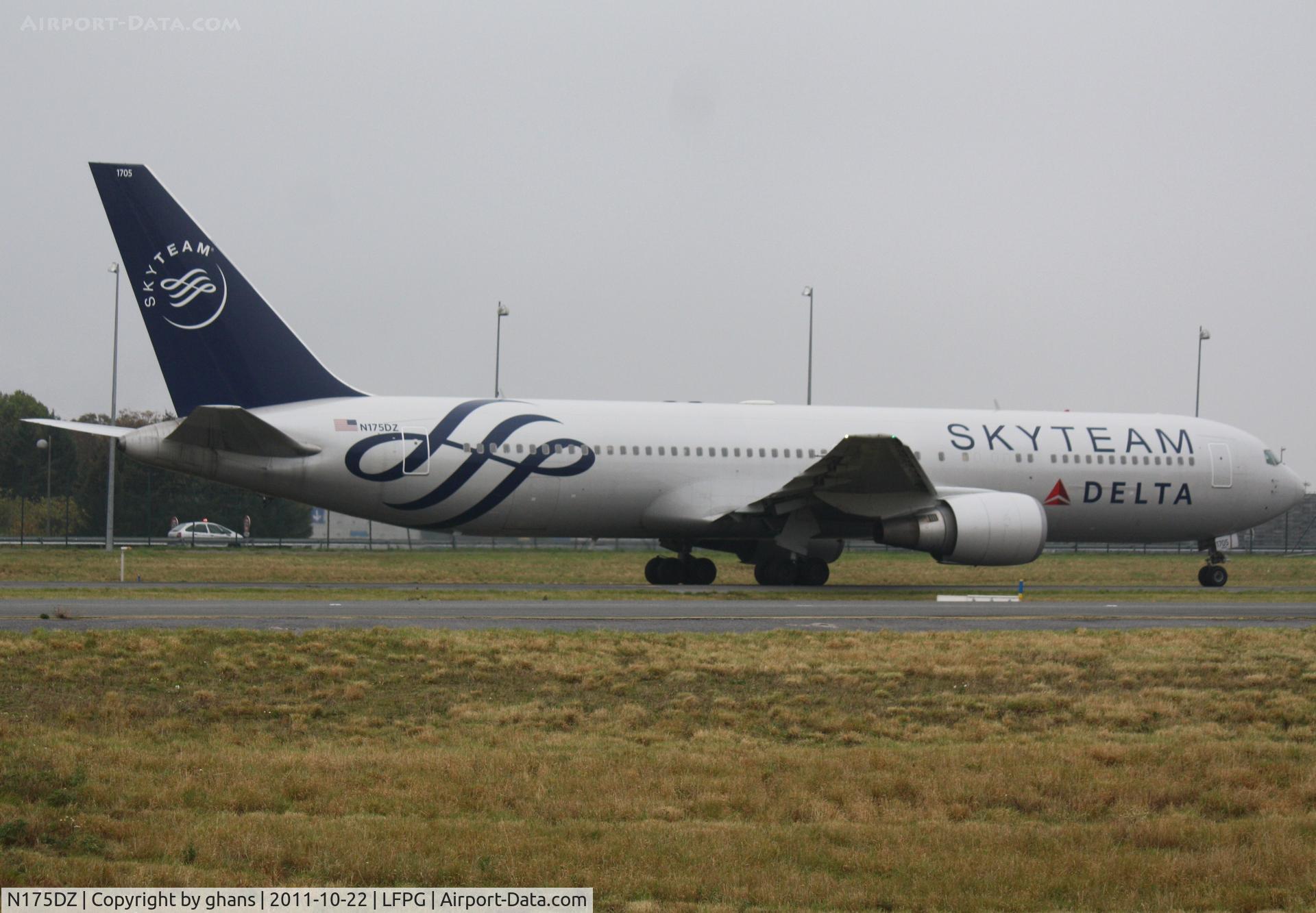 N175DZ, 1999 Boeing 767-332 C/N 29696, Delta Skyteam