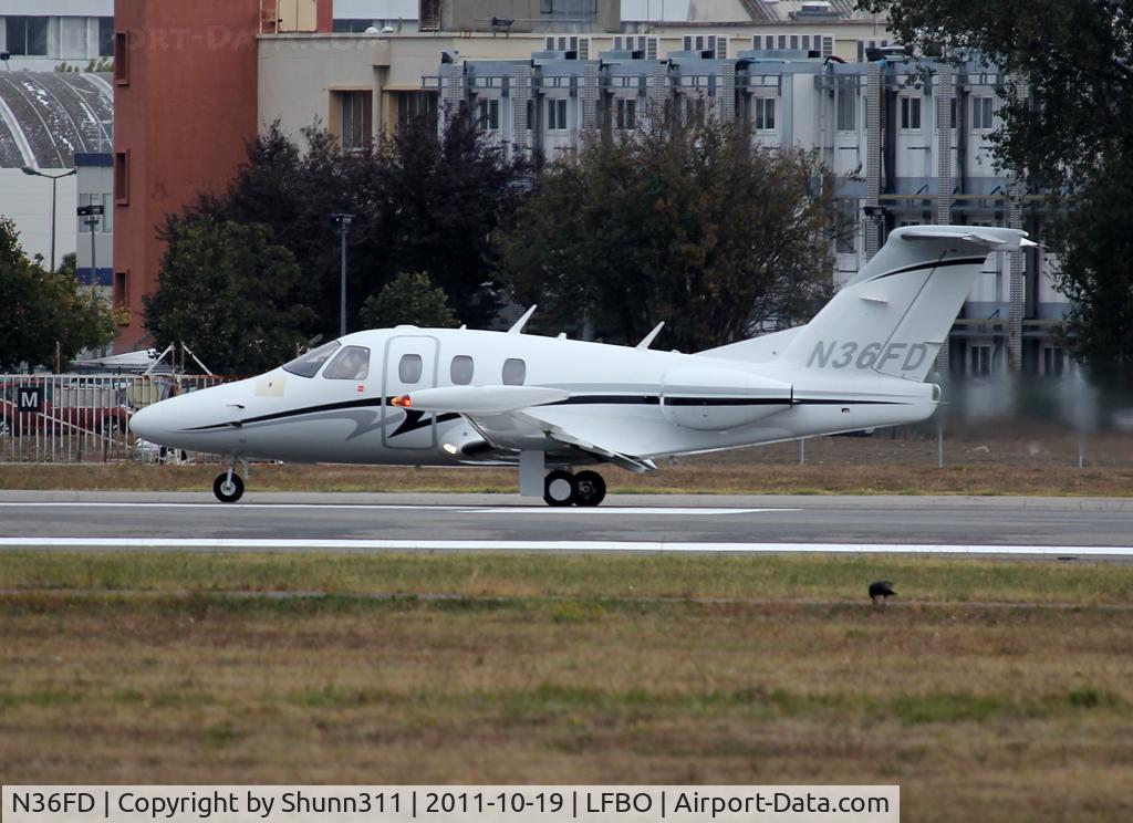 N36FD, 2008 Eclipse Aviation Corp EA500 C/N 000137, Ready for take off rwy 32R