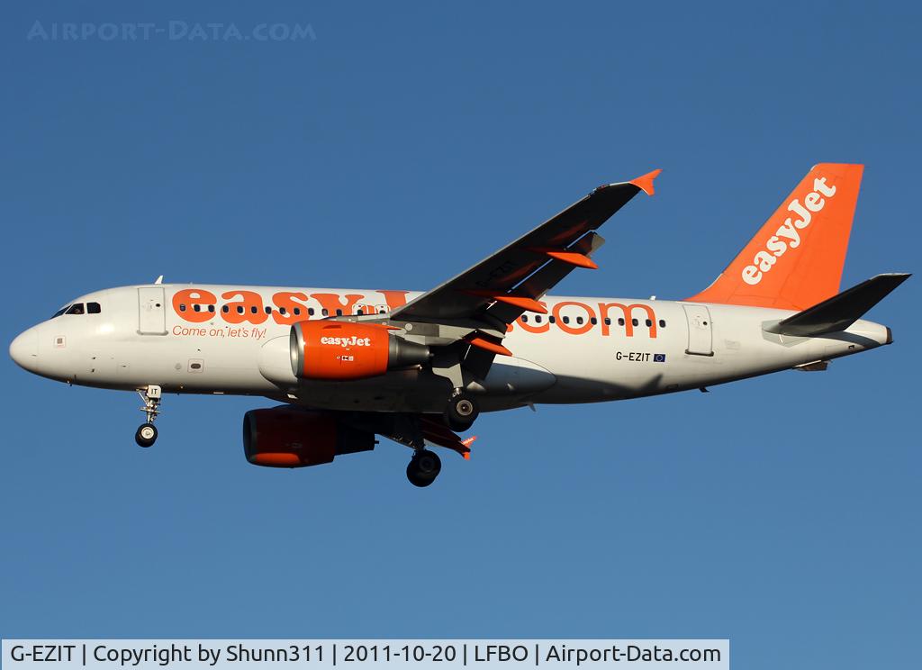 G-EZIT, 2005 Airbus A319-111 C/N 2538, Landing rwy 32L