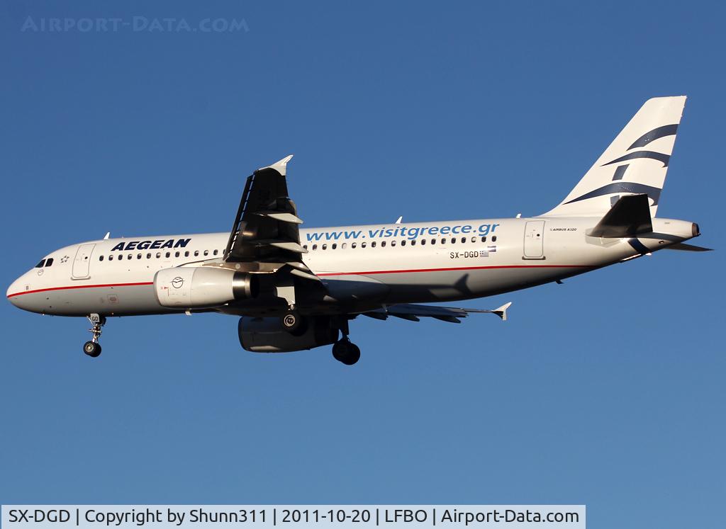 SX-DGD, 2009 Airbus A320-232 C/N 4065, Landing rwy 32L with additional 'www.visitgreece.gr' titles