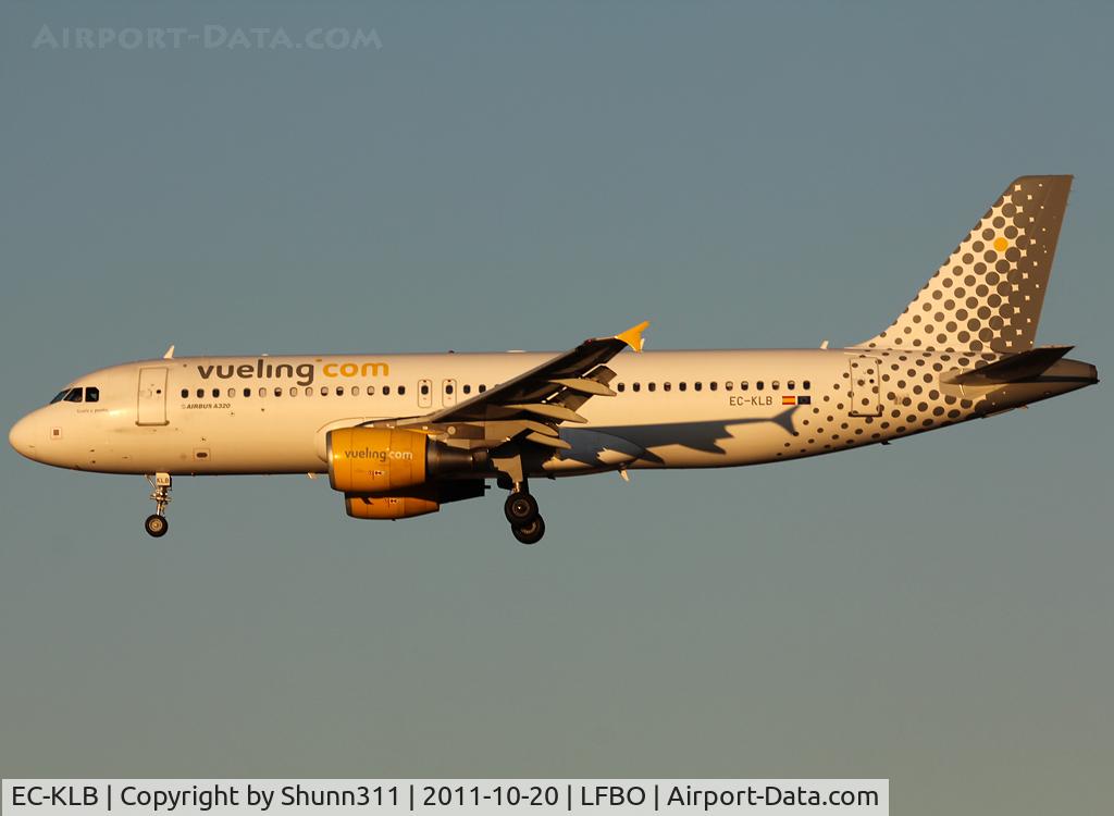 EC-KLB, 2007 Airbus A320-214 C/N 3321, Landing rwy 32R