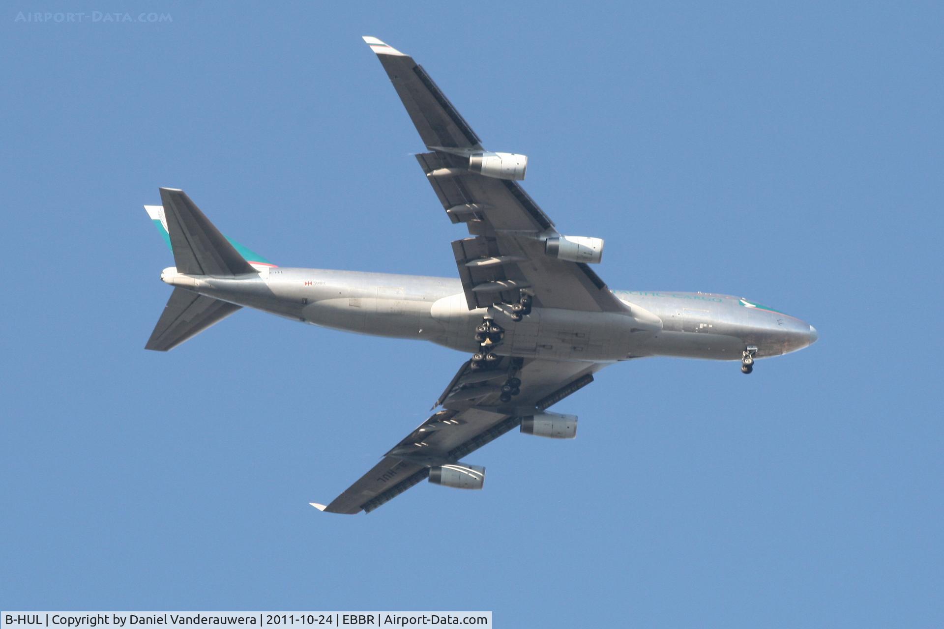B-HUL, 2000 Boeing 747-467F/SCD C/N 30804, On approach to RWY 07L