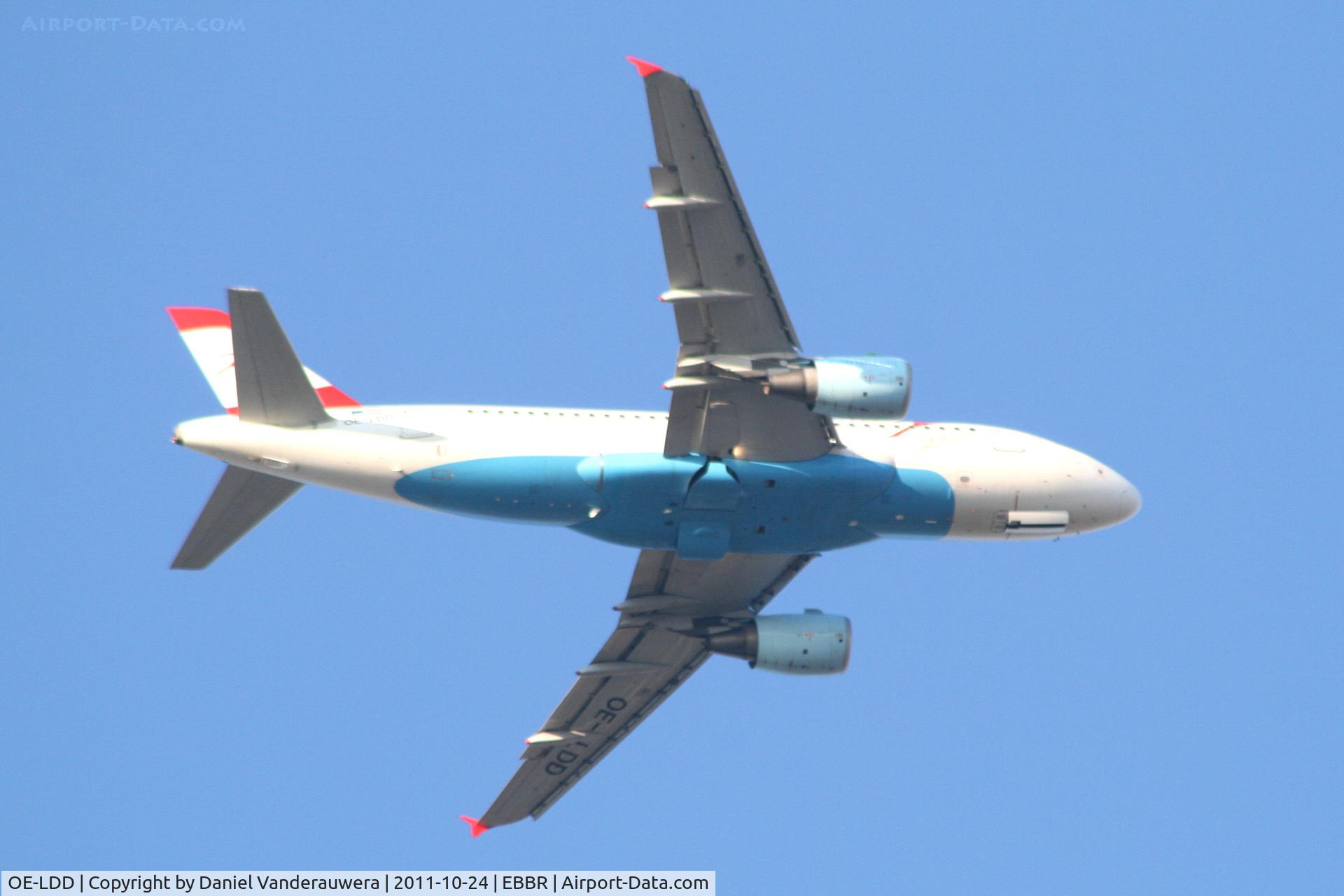 OE-LDD, 2005 Airbus A319-112 C/N 2416, Flight OS353 on approach to RWY 07L