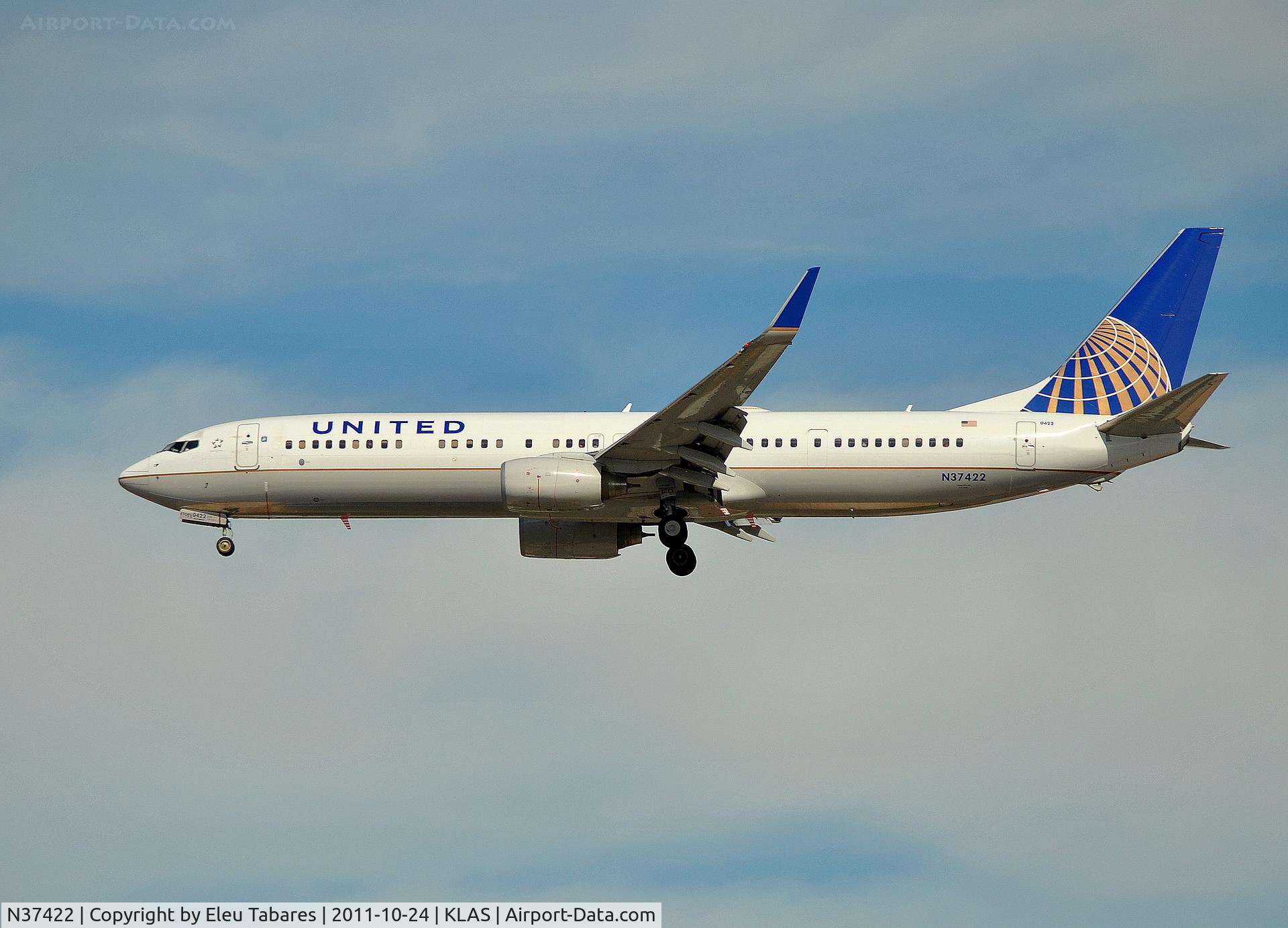 N37422, 2008 Boeing 737-924/ER C/N 31620, Taken on final approach to McCarran International Airport.