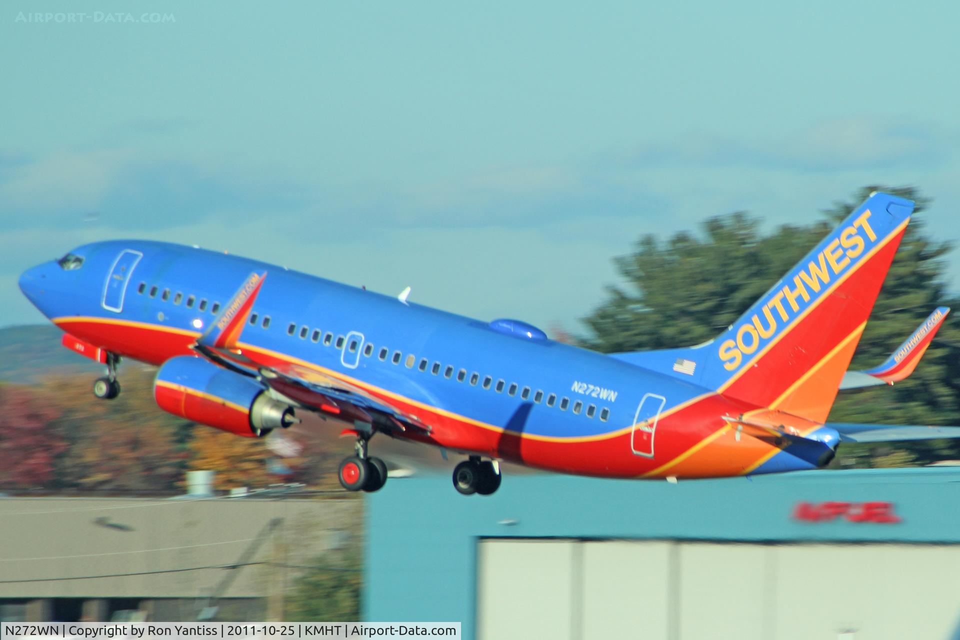 N272WN, 2007 Boeing 737-7H4 C/N 32527, Climbing on takeoff from runway 35, Manchester - Boston Regional Airport, Manchester, NH
