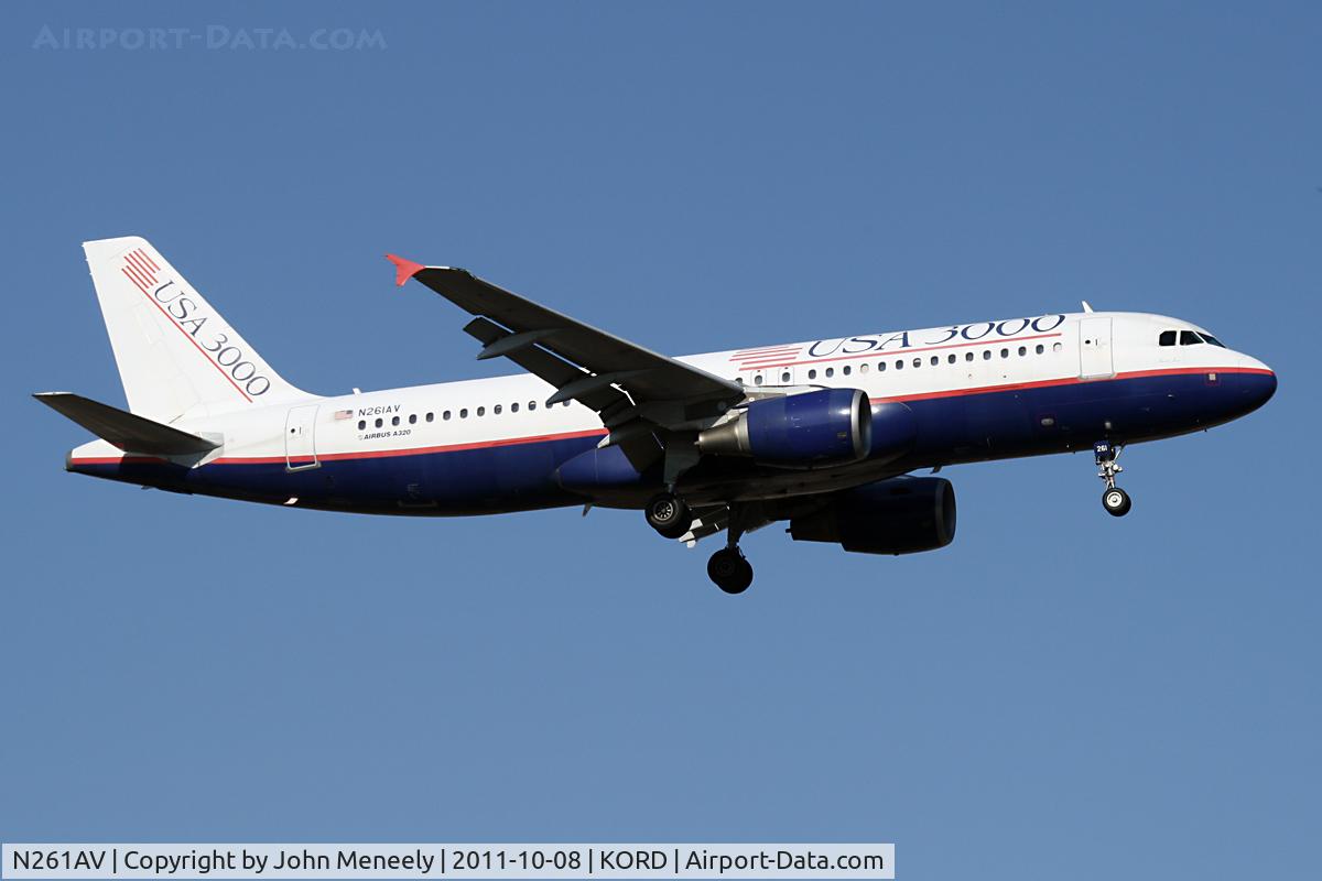 N261AV, 2001 Airbus A320-214 C/N 1615, Short final for 14R