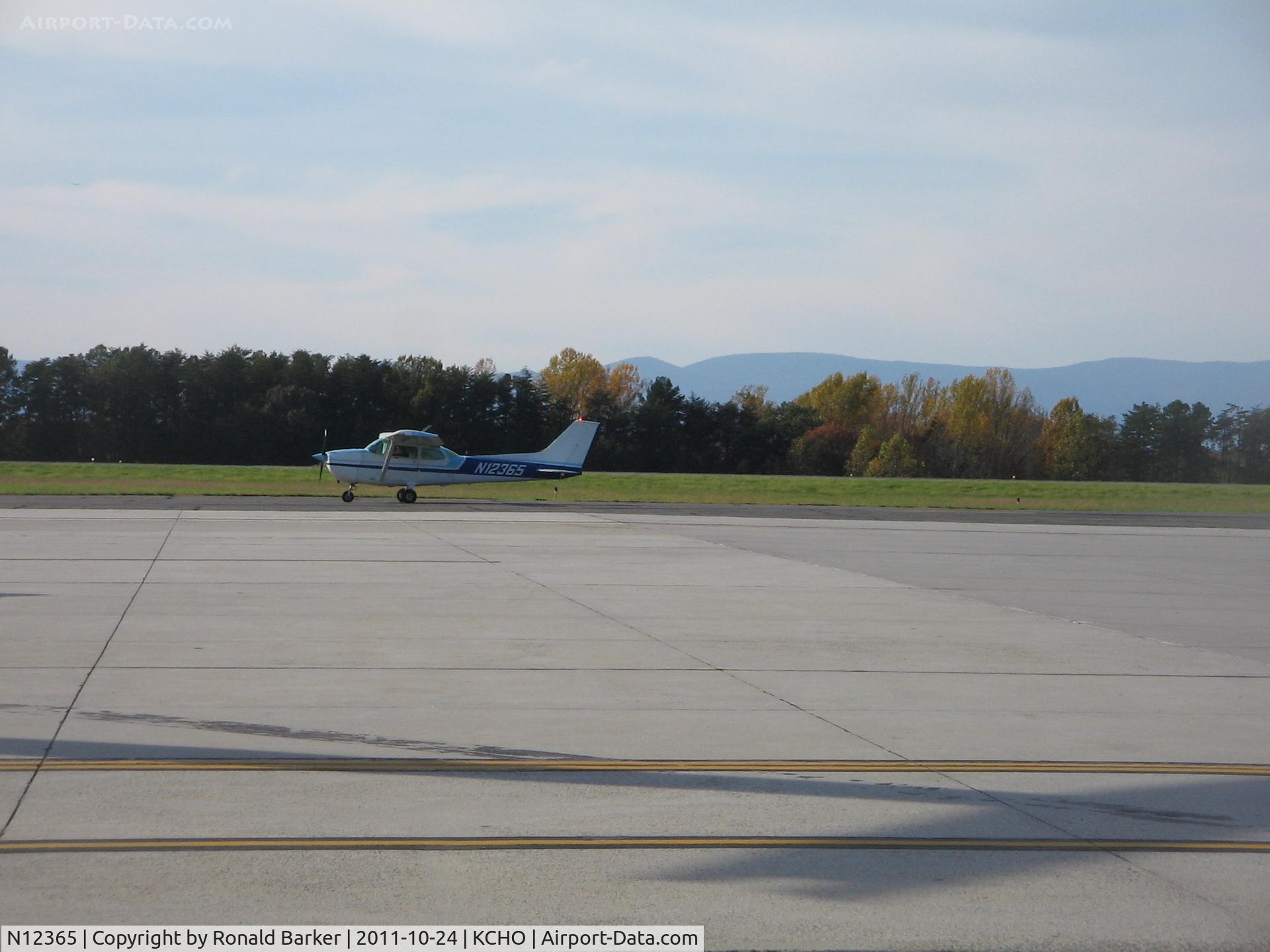 N12365, 1973 Cessna 172M C/N 17261950, CHO, VA