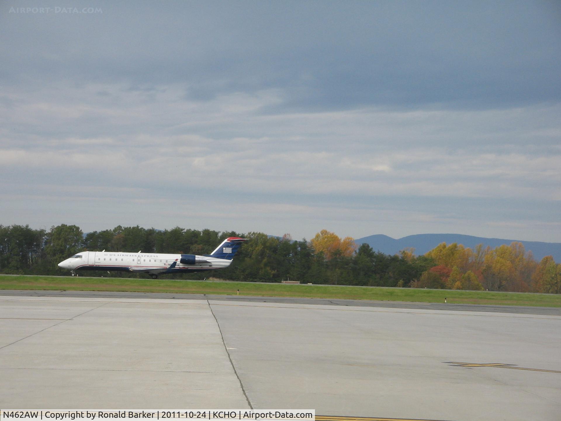 N462AW, 2003 Bombardier CRJ-200LR (CL-600-2B19) C/N 7875, Departing CHO