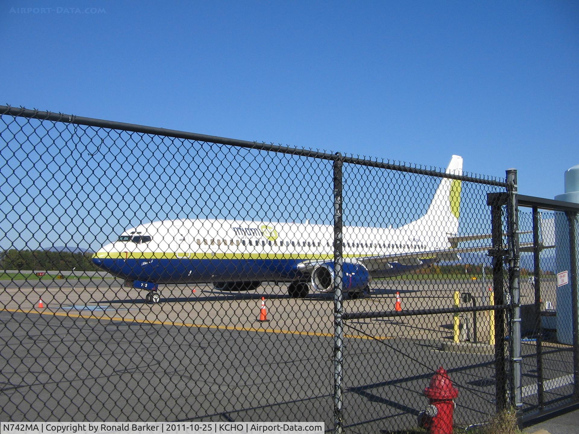 N742MA, 2001 Boeing 737-83N C/N 30675, Miami Air at CHO, VA