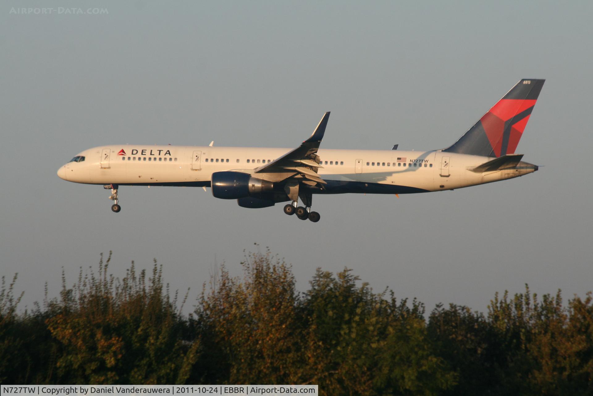 N727TW, 1999 Boeing 757-231 C/N 30340, Early arrival of flight DL140 to RWY 20